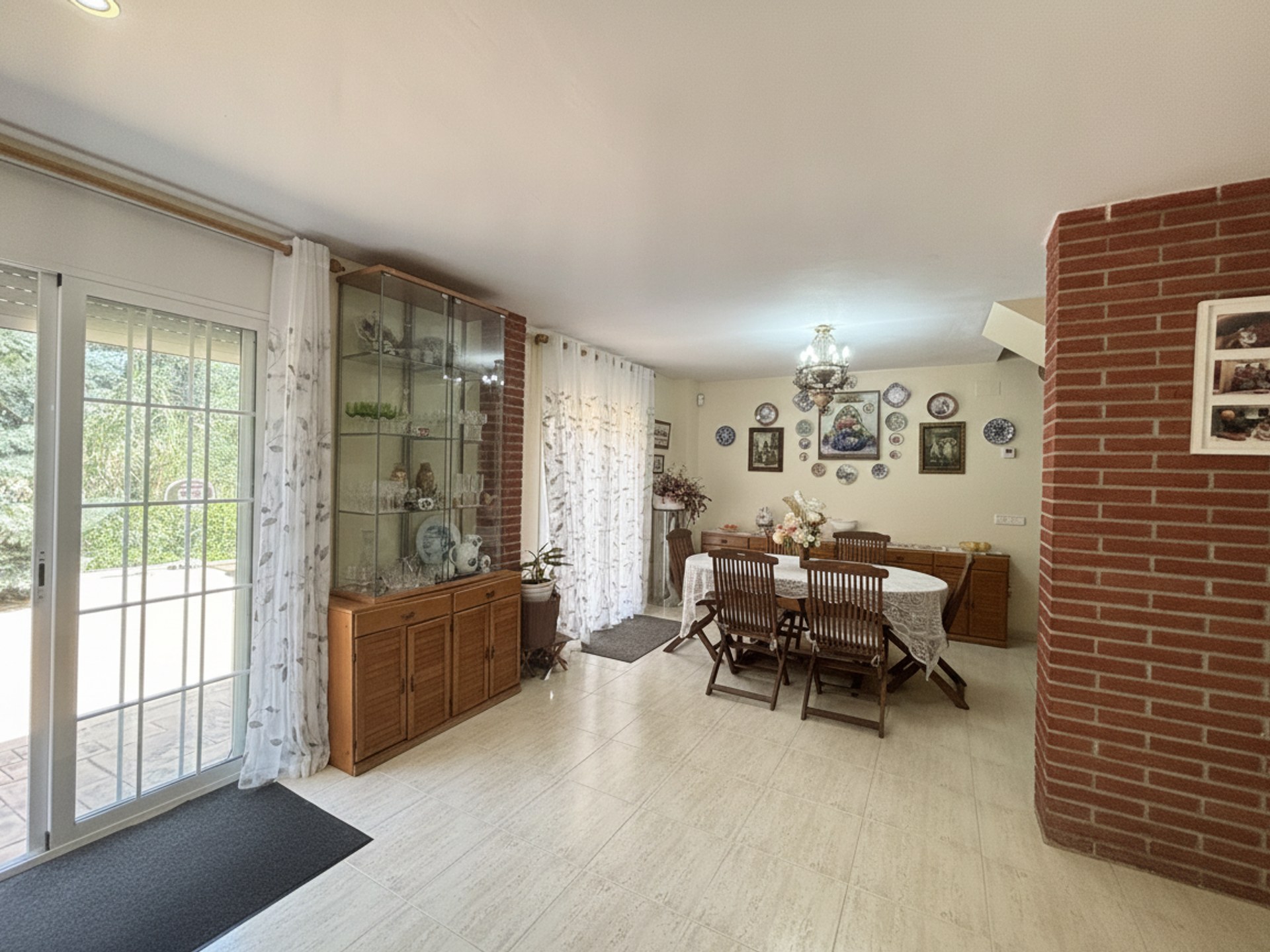 Espectacular casa con gran jardín, 5 habitaciones y vistas a la montaña. - Imagen 8