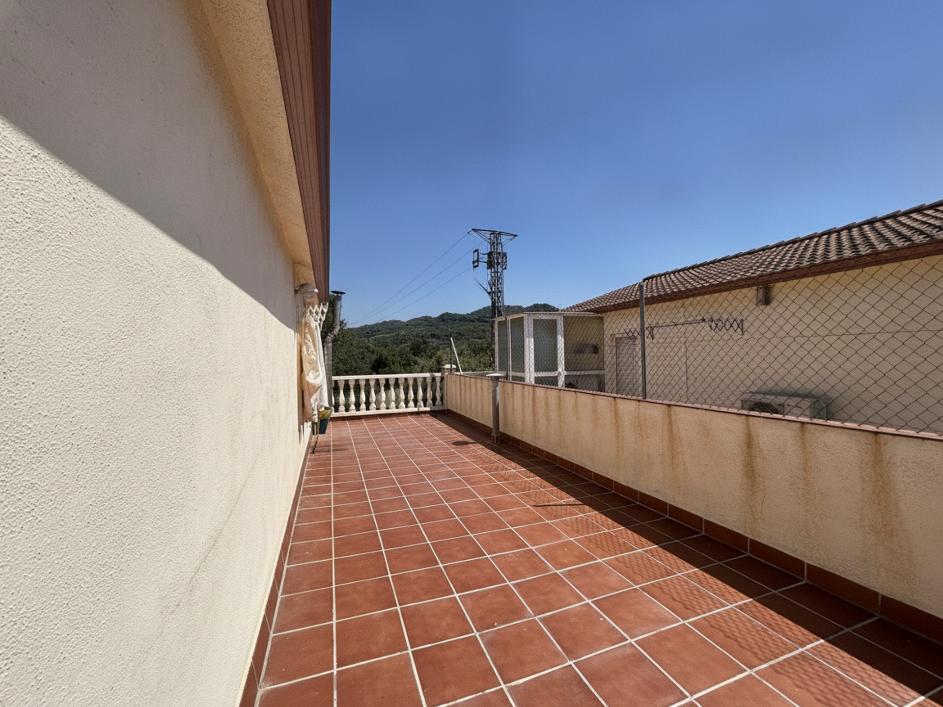 Espectacular casa con gran jardín, 5 habitaciones y vistas a la montaña. - Imagen 16