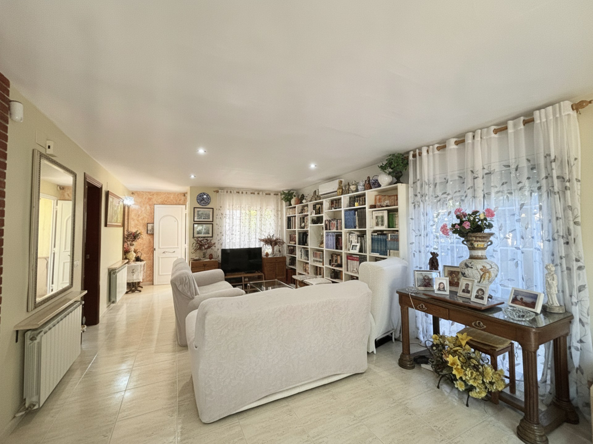 Espectacular casa con gran jardín, 5 habitaciones y vistas a la montaña. - Imagen 7