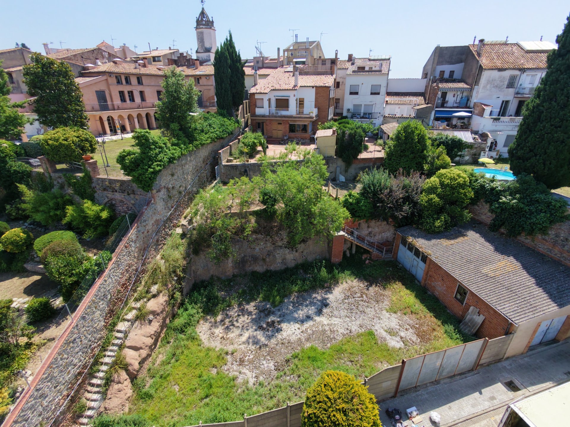 OPORTUNIDAD en el centro de Sant Feliu edificio 2 pisos y posibilidad de contruir 10/12 pisos en terreno anexo o casas paredadas - Imagen 3