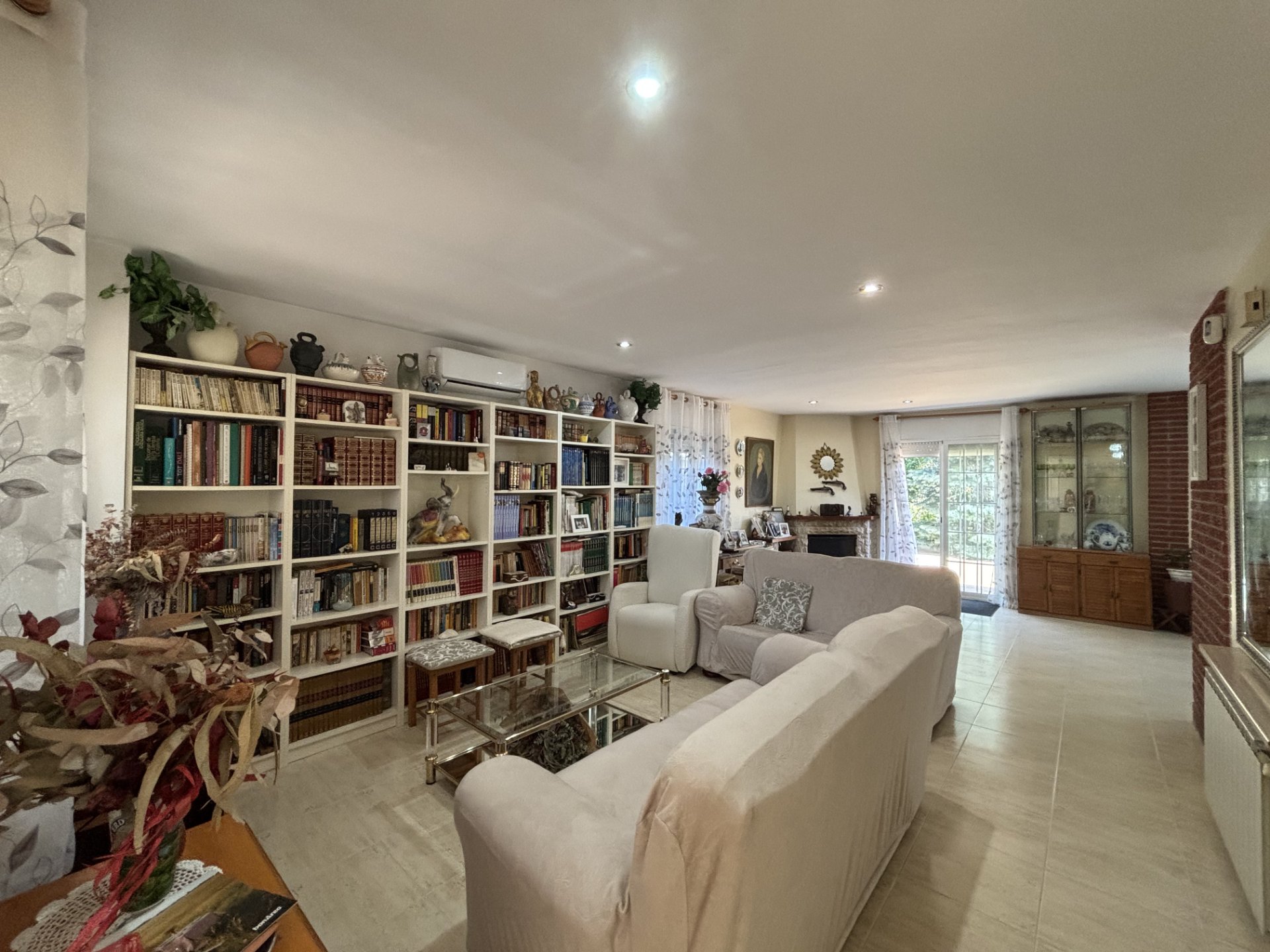 Espectacular casa con gran jardín, 5 habitaciones y vistas a la montaña. - Imagen 6