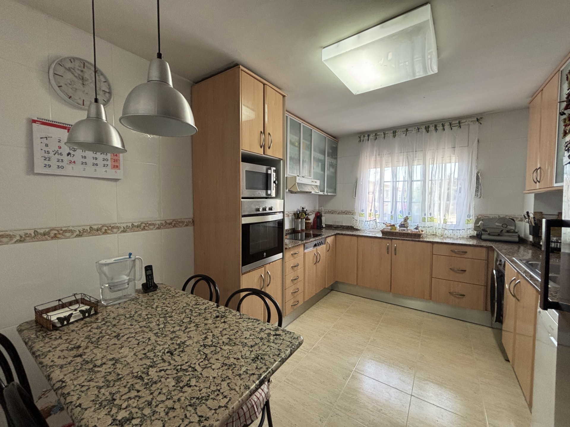 Espectacular casa con gran jardín, 5 habitaciones y vistas a la montaña. - Imagen 10